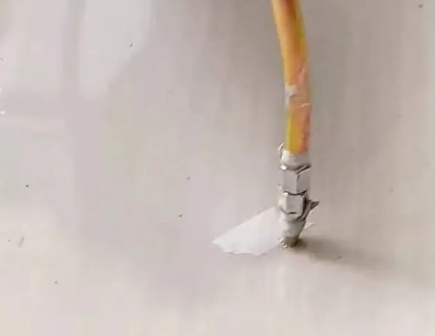 正蓝旗瓷砖空鼓维修公司专业解答在瓷砖铺贴过程中，如果使用的砂料过粗（如全部使用了粗砂），可能会导致以下问题