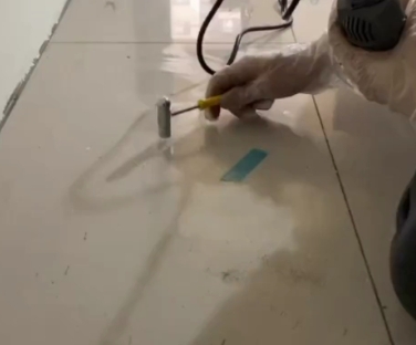 正蓝旗瓷砖开裂维修公司专业分享瓷砖在铺贴前如果没有沥干水分，将会导致以下问题